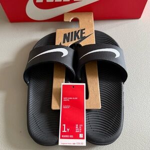 Nike Kawa Little/Big Kids' Slides | Black | Size 1Y | Excellent Condition